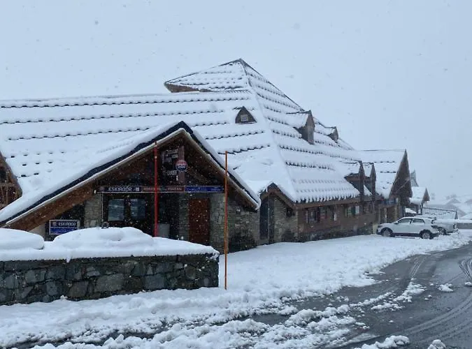 Temple Of The Sun - In, Out דירה