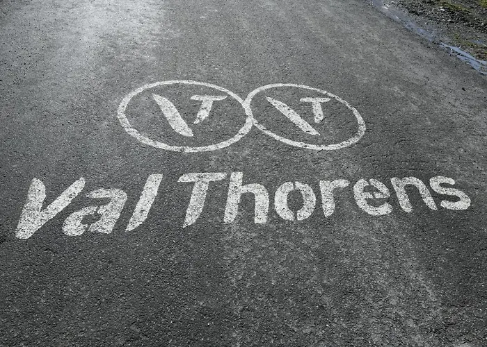 Temple Of The Sun - In, Out Apartment *