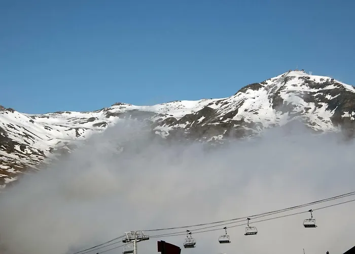 Temple Of The Sun - In, Out דירה