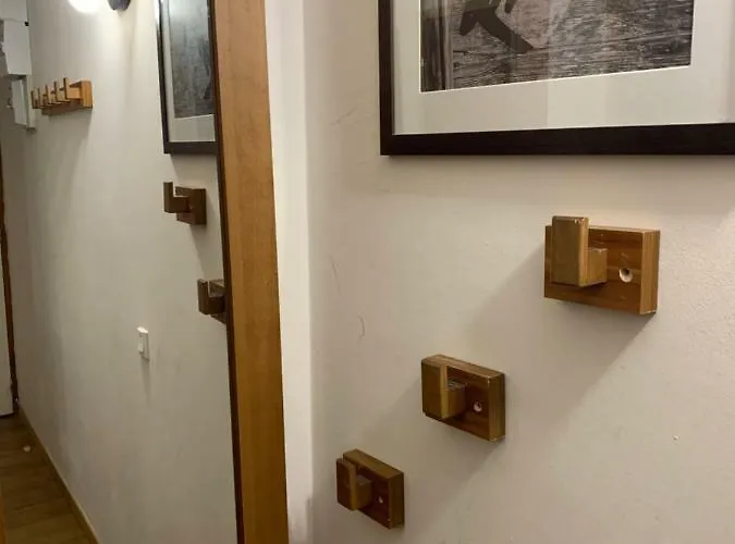 Temple Of The Sun - In, Out דירה